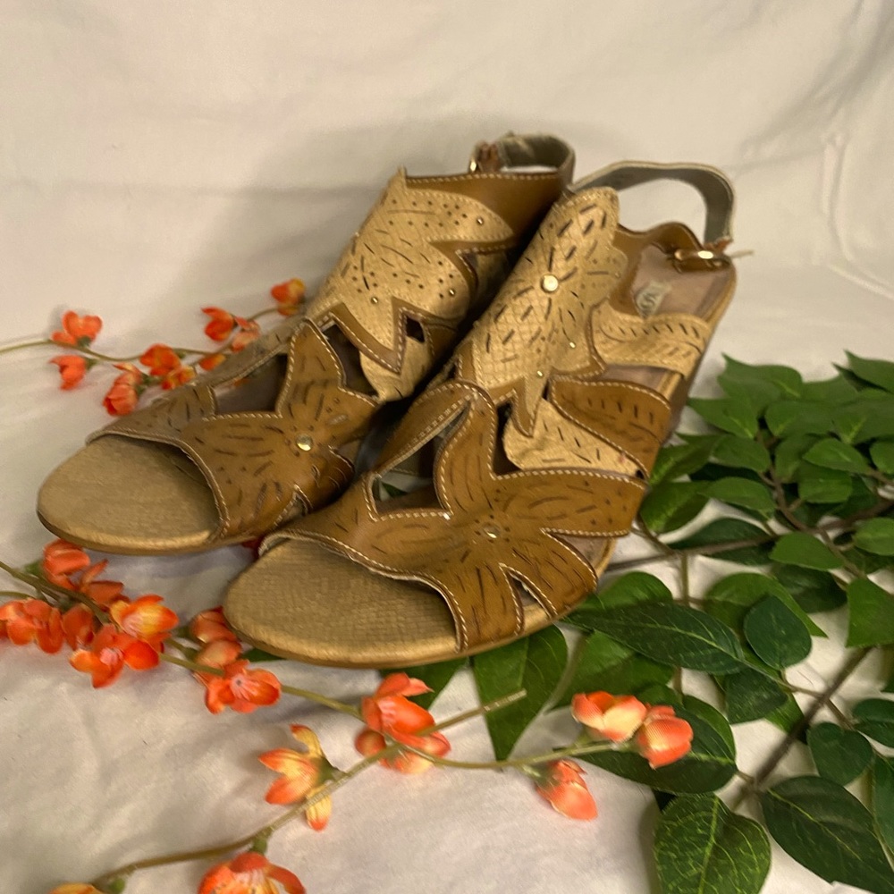 XOXO Wedge sandals